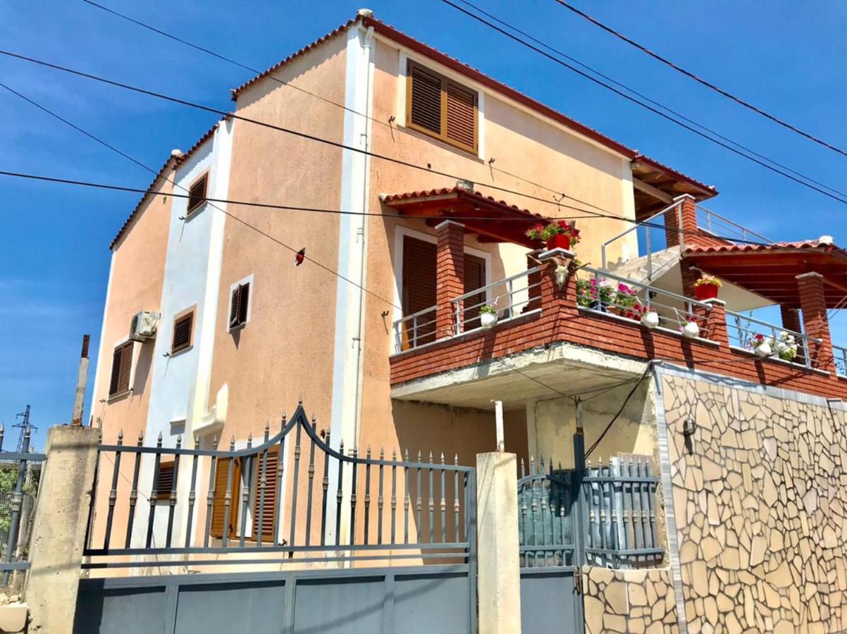 Отель Vila Arlind Влёра Экстерьер фото